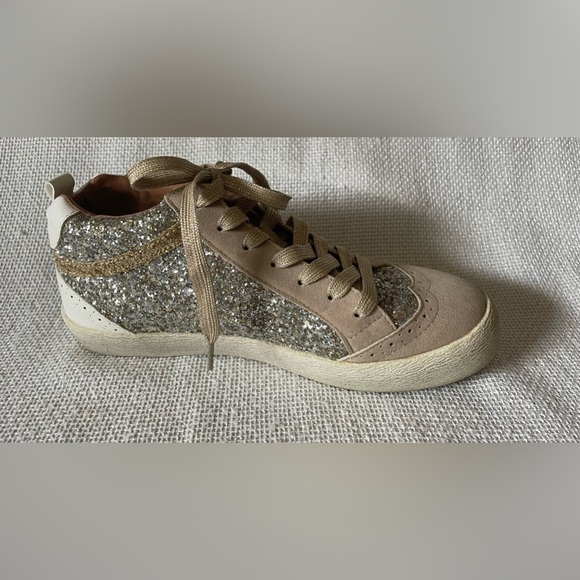 Mi.iM light gold sneakers with pink heart - Picture 10 of 12